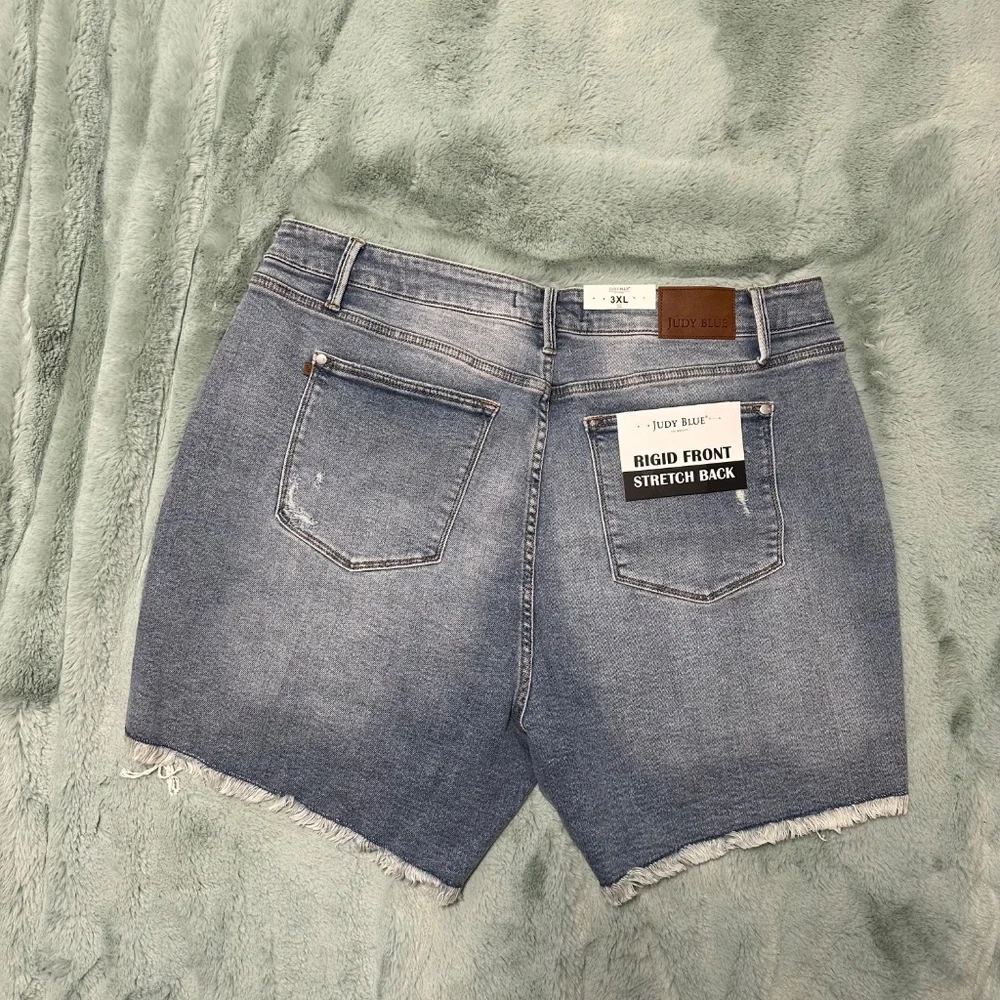 Judy Blue Rigid Magic Destroy Cut Off Shorts size 3XL - Picture 2 of 4